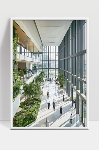 现代办公大楼内绿植环绕的自然生态空间设计