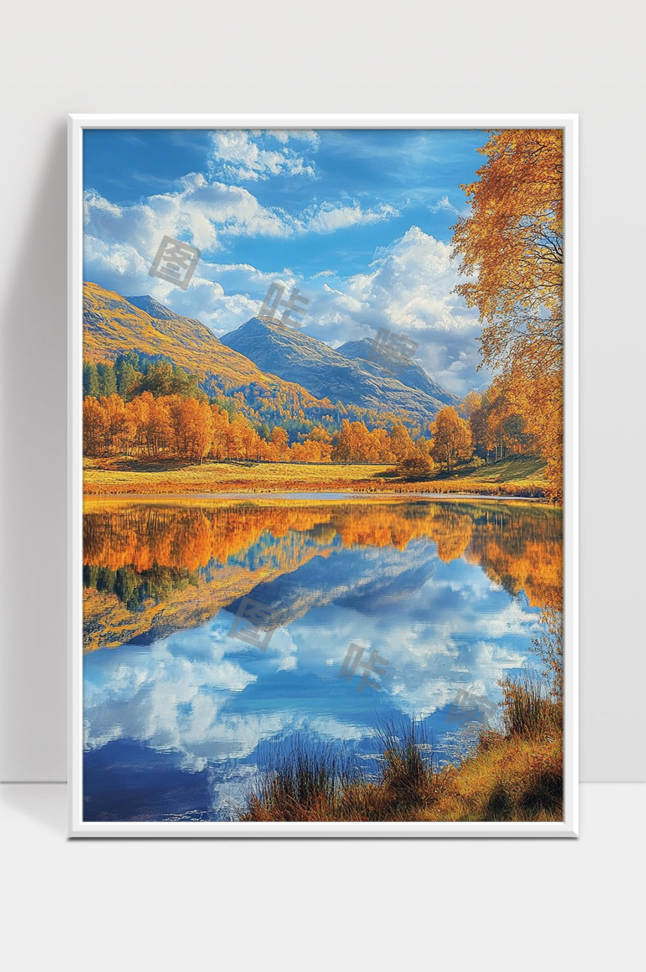 秋季山谷湖泊倒影美景蓝天白云映照宁静自然风光