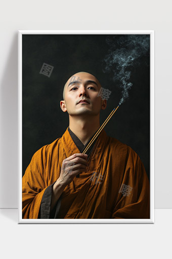 禅修僧人手持香烟凝神静修心灵平和