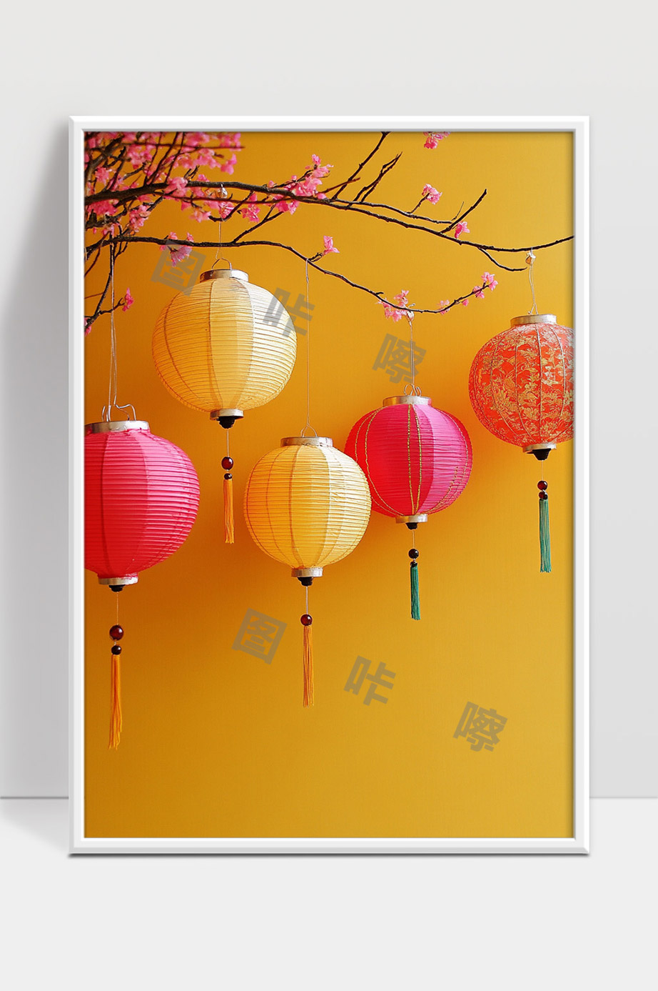 传统中国春节红灯笼梅花装饰喜庆节日氛围