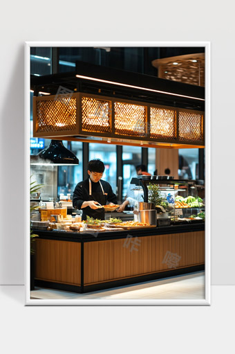 现代餐厅中厨师专注准备美食场景灯光氛围温馨