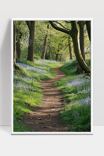 春日林间小径幽静蓝铃花盛开美丽风景