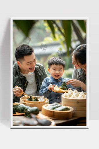 幸福家庭团聚共享传统美食的温馨时刻