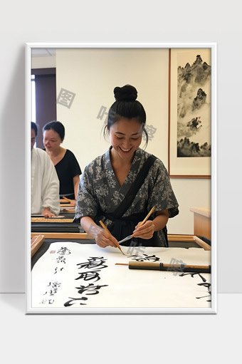 传统书法艺术体验女性专注挥毫泼墨文化传承