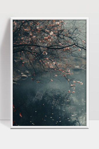 春日江边桃花绽放迷人景色