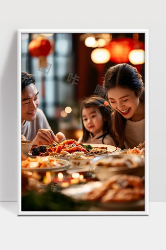 幸福家庭团聚共享丰富美食温馨时刻