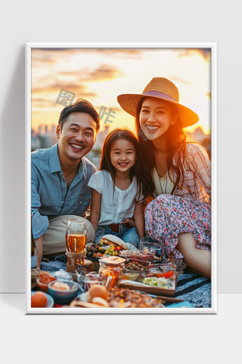 幸福家庭户外野餐欢乐时光温馨阳光笑容