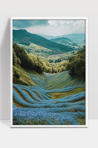 山谷中蓝色花海绵延起伏自然美景