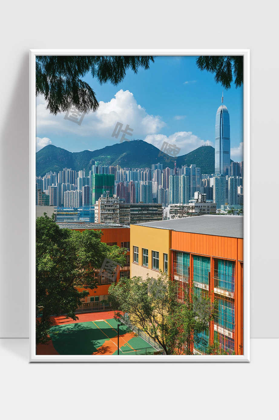 香港现代城市建筑与自然景观和谐共融的美丽画面