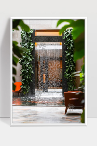 现代室内绿植瀑布水景营造静谧自然环境空间