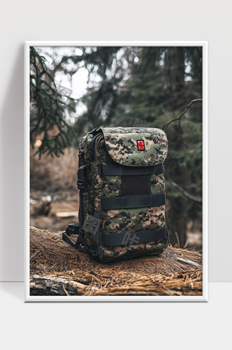 迷彩战术背包户外野营登山多功能防水大容量设计