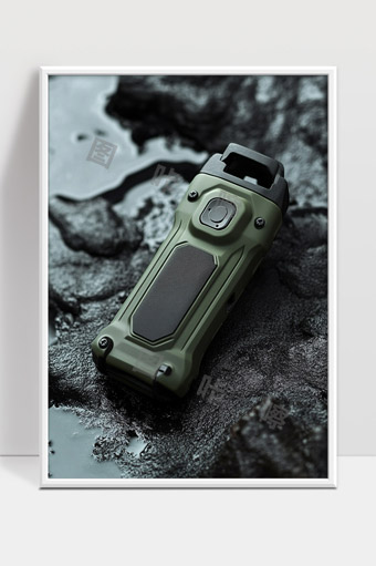 军绿色多功能便携式防水手电筒酷炫设计户外装备