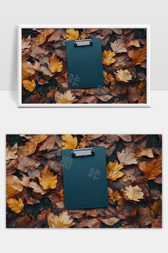 秋天落叶中的剪贴板静物写作素材