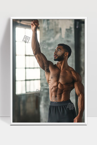 健身达人展示完美肌肉线条彰显力量美