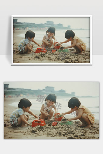 沙滩上三个小孩快乐玩耍堆沙玩具画面温馨