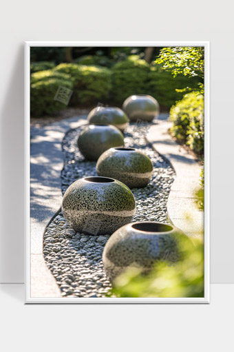 日式庭院中精美石雕花盆沿曲径排列自然和谐