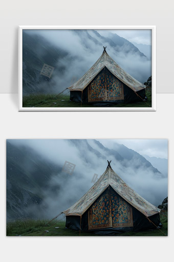 神秘雾气环绕高山中的复古帐篷静谧自然风光