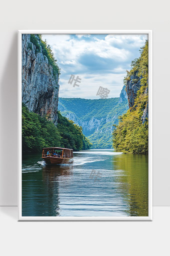 峡谷河流游船风光绿树环绕蓝天白云美景