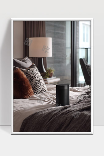 温馨现代卧室舒适柔软床上装饰摆件