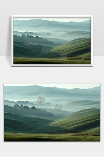 晨雾笼罩下的连绵青翠山丘与宁静自然风光