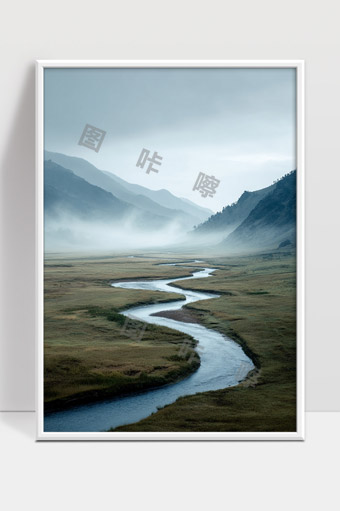 静谧山谷蜿蜒溪流晨雾笼罩自然美景