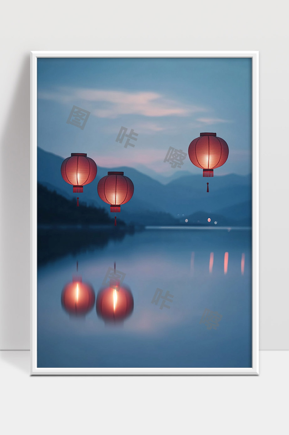 宁静湖面上的古风中秋红灯笼映照山水美景
