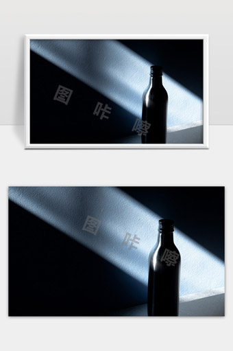 神秘灯光照射下的黑色瓶子艺术静物