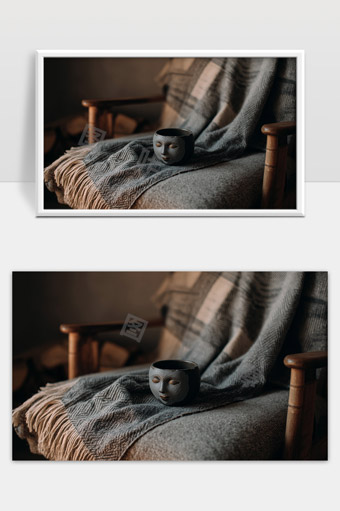 温馨安静的居家角落陶瓷茶杯与毛毯温暖氛围