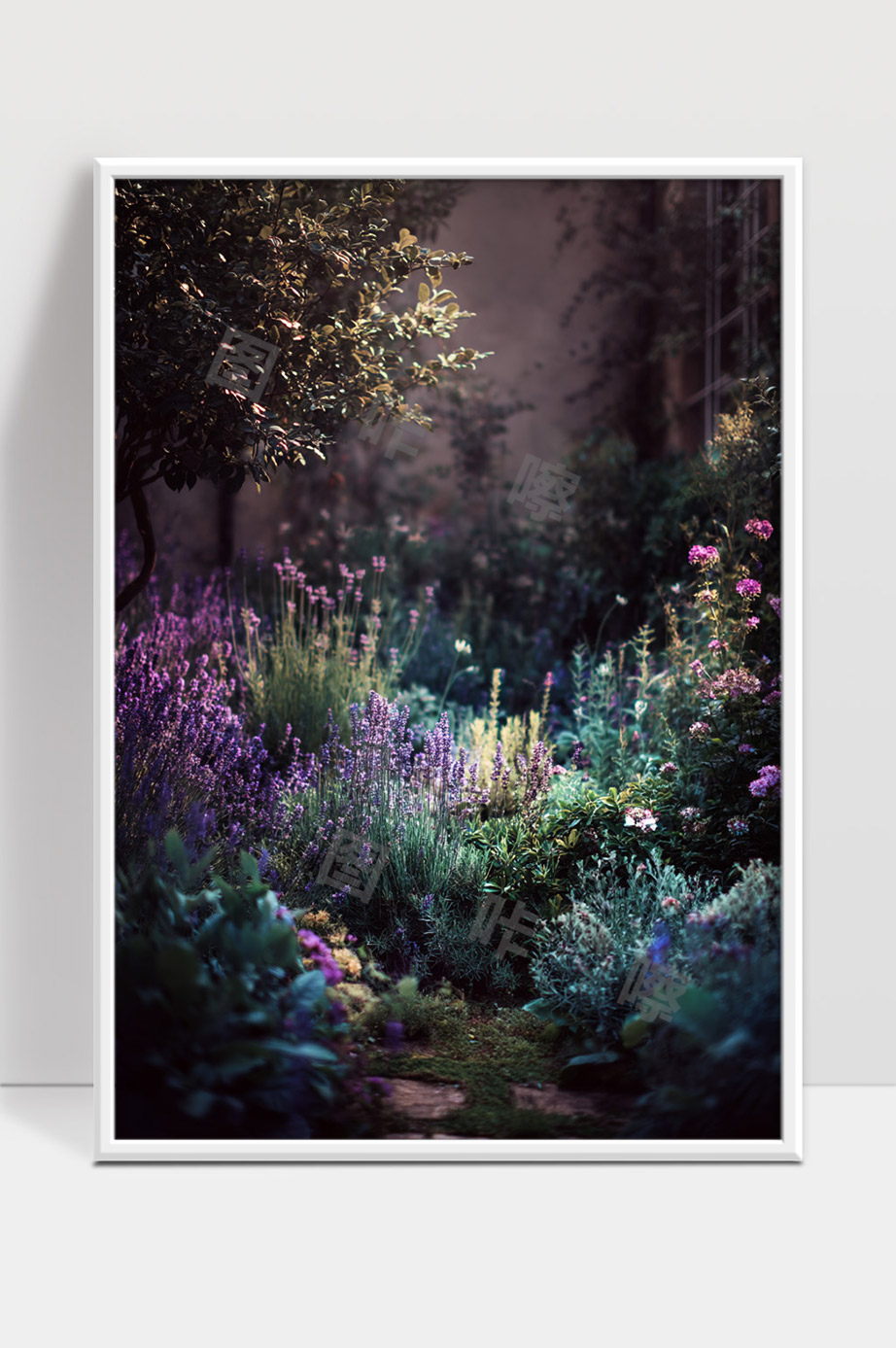 梦幻幽静花园中的紫色花丛与绿植景致