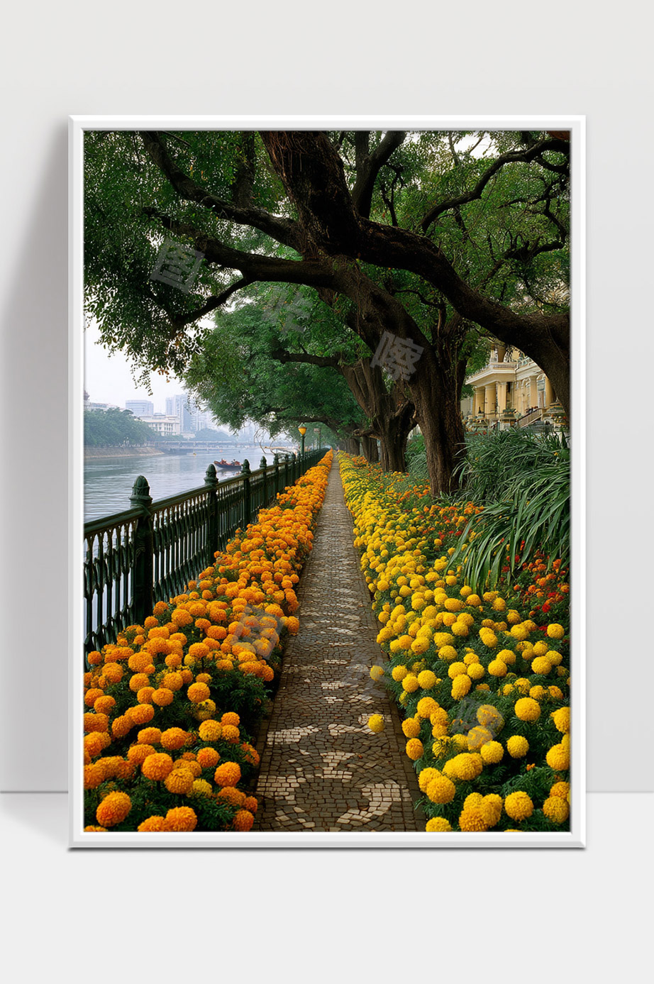花海小径旁的河畔古树与城市风景