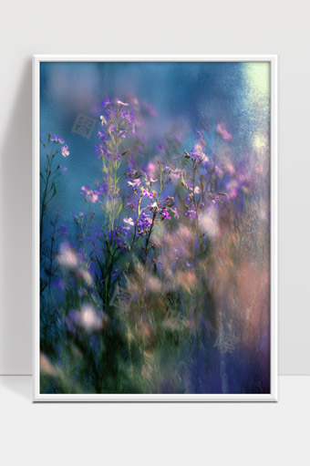 梦幻紫色花海中的光影交织之美