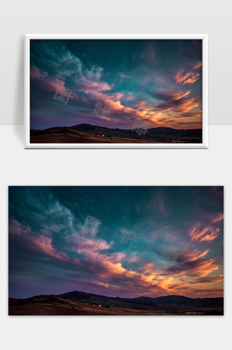 黄昏时分山丘上绚丽多彩的云霞美景