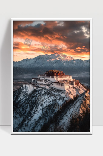 雪山环绕下的布达拉宫壮丽日出景象