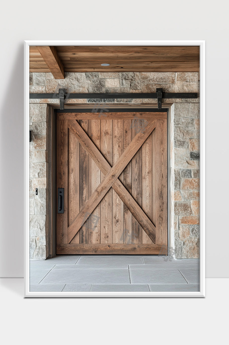 复古木质滑动门与石材墙面完美结合的现代乡村风格入口