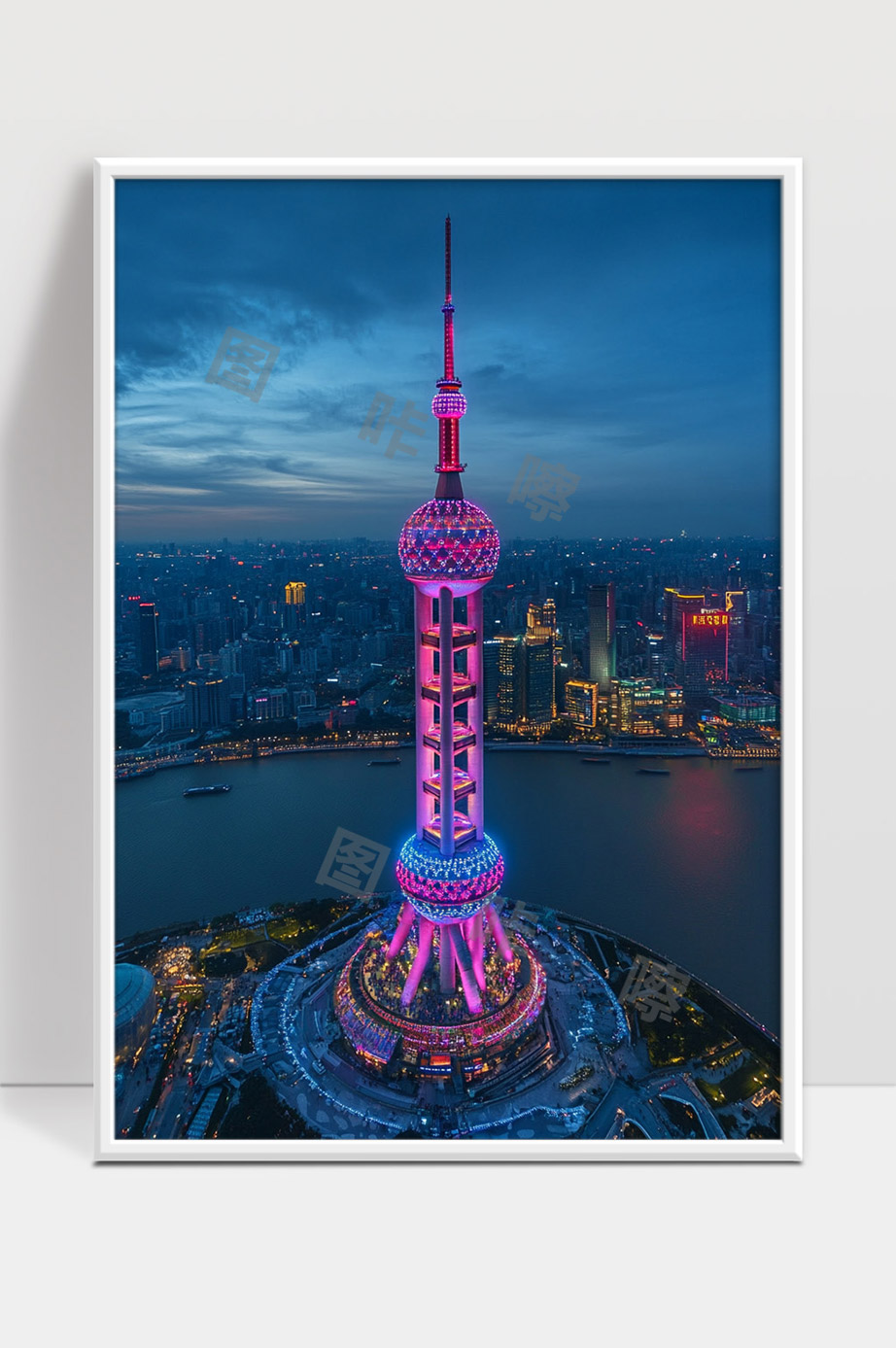 上海东方明珠塔夜景霓虹灯光璀璨迷人城市风光