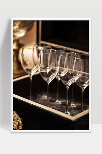 精致透明红酒杯豪华展示柜静物摄影