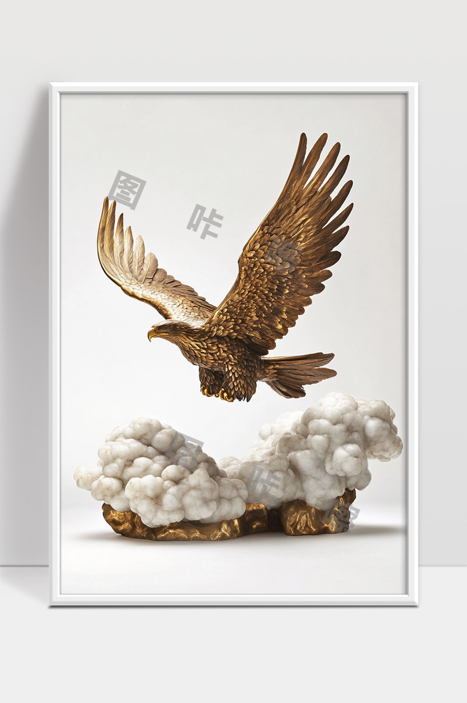 展翅高飞的金色雄鹰立于云朵雕塑之上