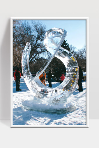 冰雕艺术展览中的透明冰雕造型艺术品